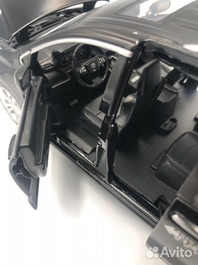 Металическая машинка toyota тойота игрушка