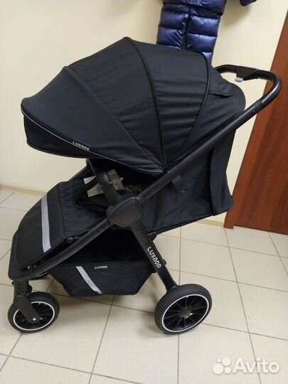 Новая всесезонная коляска Luxmom 720(black)