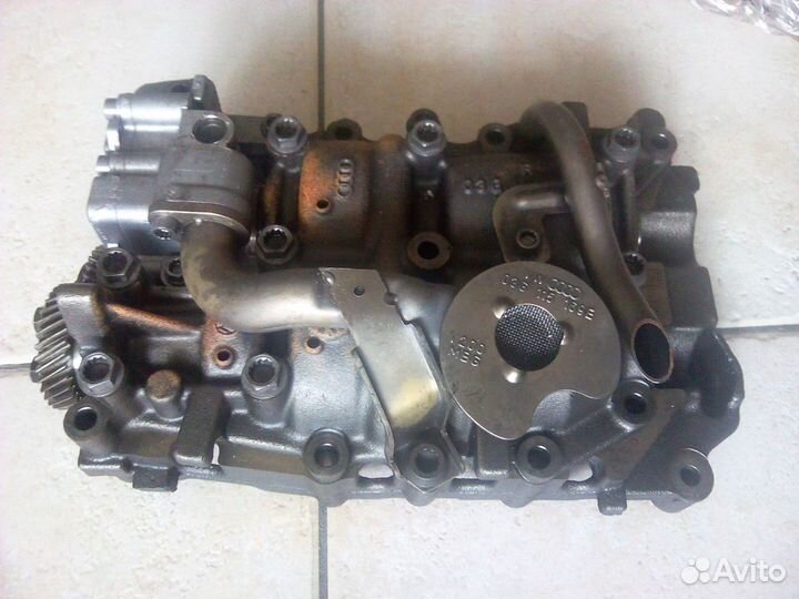 Масляный насос Volkswagen Passat B6 Двигатель BKP