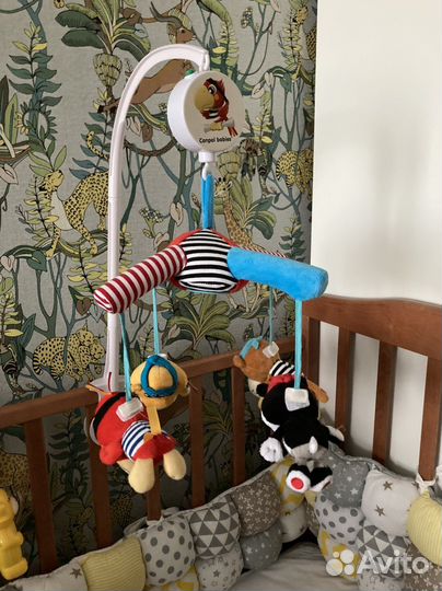 Мобиль карусель музыкальная на кроватку погремушки