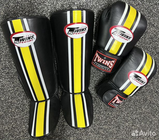 Комплект щитки + боксерские перчатки Twins special