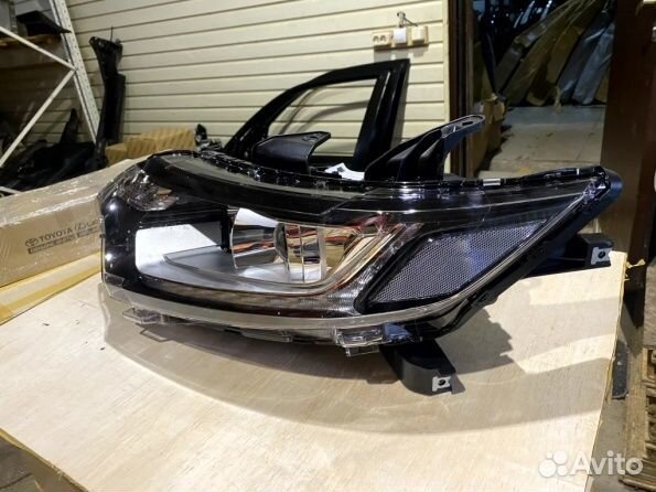 Фара передняя оригинал Митсубиси Аутлендер 3 гф