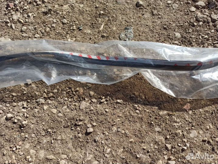 Молдинг лобового стекла Kia Sorento XM