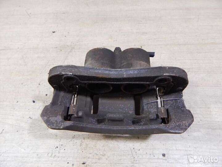 Суппорт тормозной передний левый Kia Carnival VQ