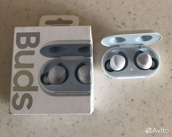 Беспроводные наушники Buds