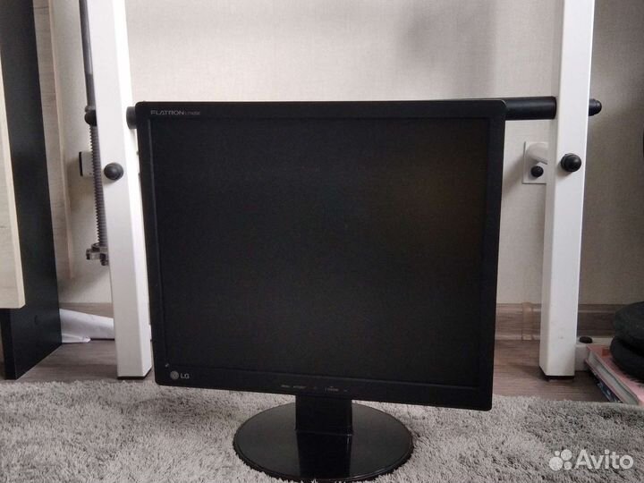 Монитор LG flatron L1742SE