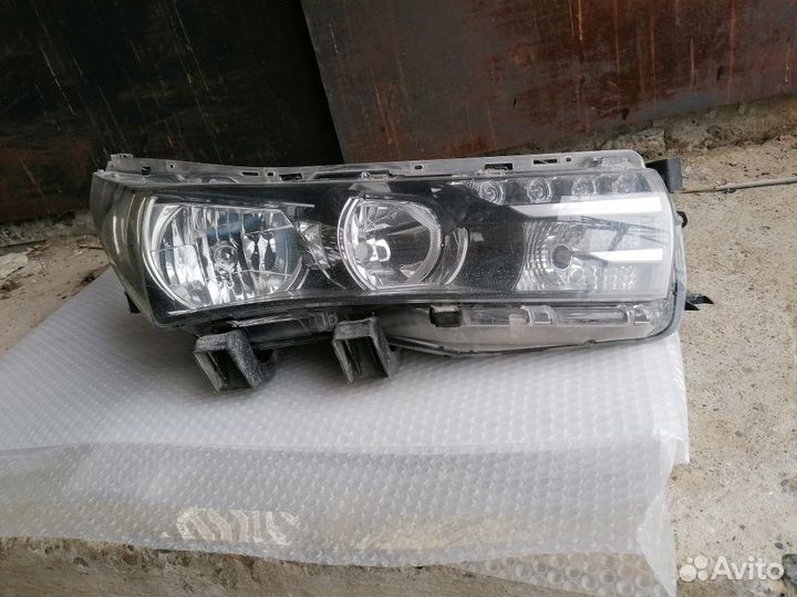 Фара правая Toyota Corolla E180