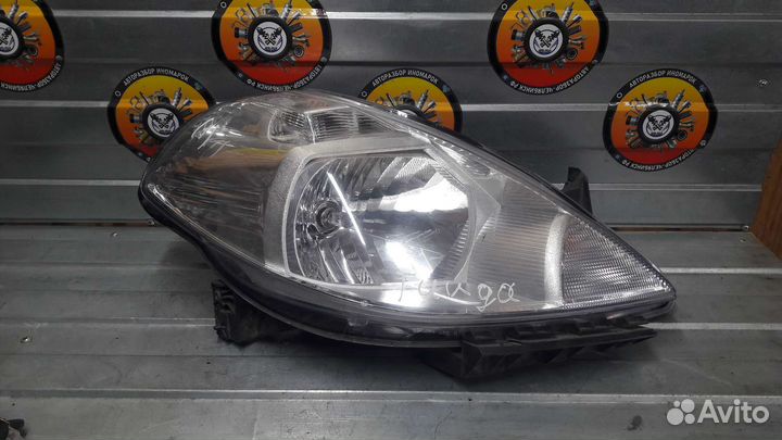 Фара правая Nissan Tiida