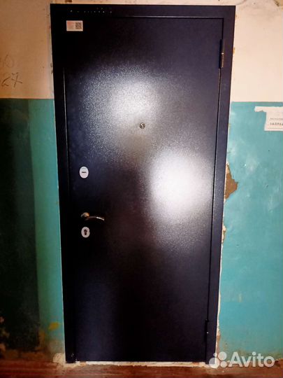 Дверь входная металлическая новая