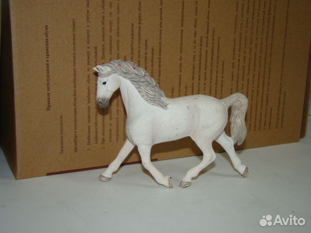 Фигурки лошадей