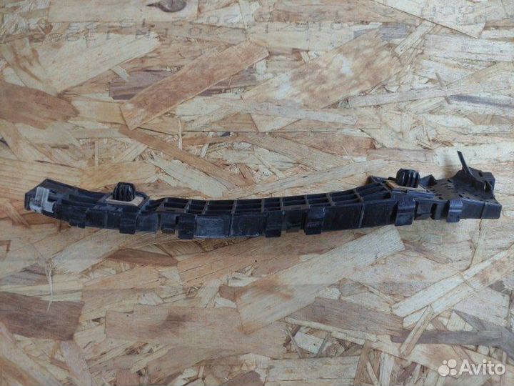 Крепление бампера заднее левое Honda Fit GE8