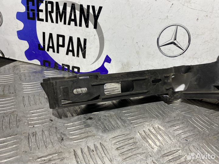 Направляющая заднего бампера левая Touran 1