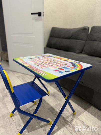 Детский стол со стулом