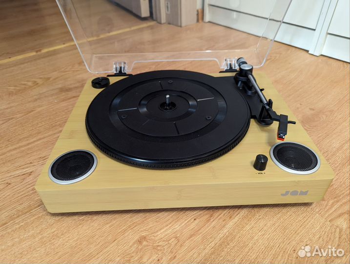 Виниловый проигрыватель 