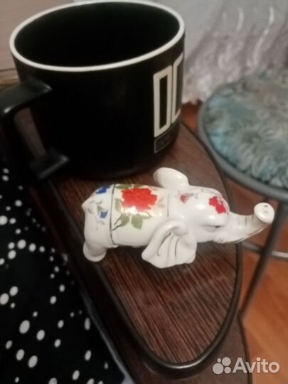 Статуэтка фарфоровая китайская слоник