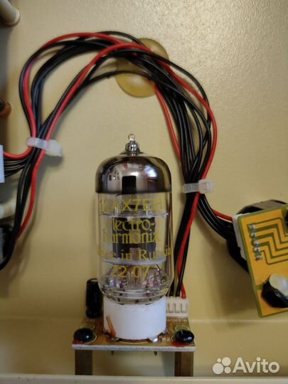 Педаль Behringer Vintage Tube Monster