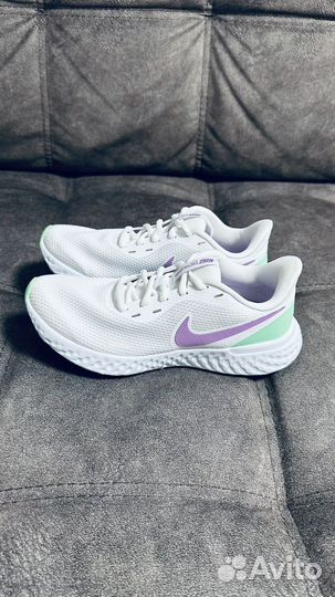 Кроссовки nike revolution