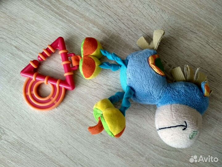 Развивающие игрушки подвески