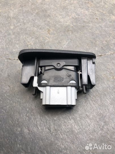 Кнопка подогрева сиденья Nissan Almera G15