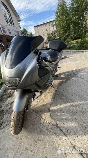 Suzuki RF 600