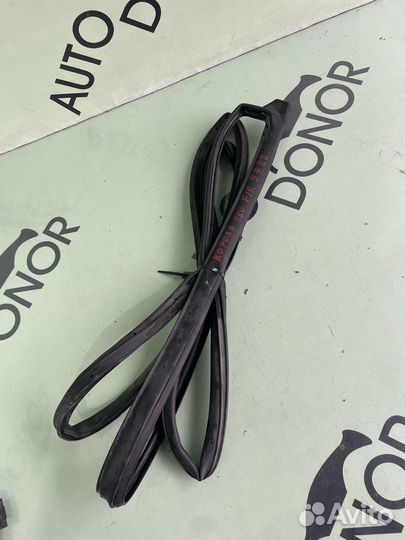 Уплотнитель двери передней правой corolla 150