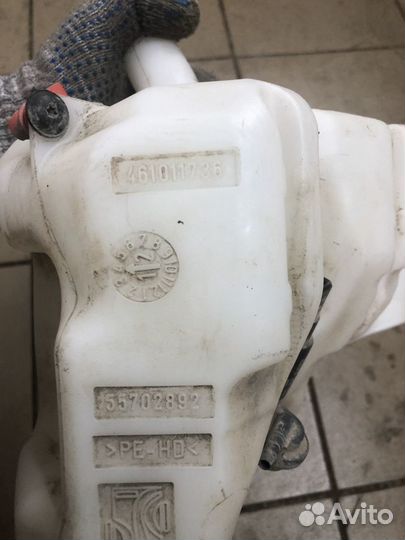 Опель корса Д. Бачок омывателя стекол