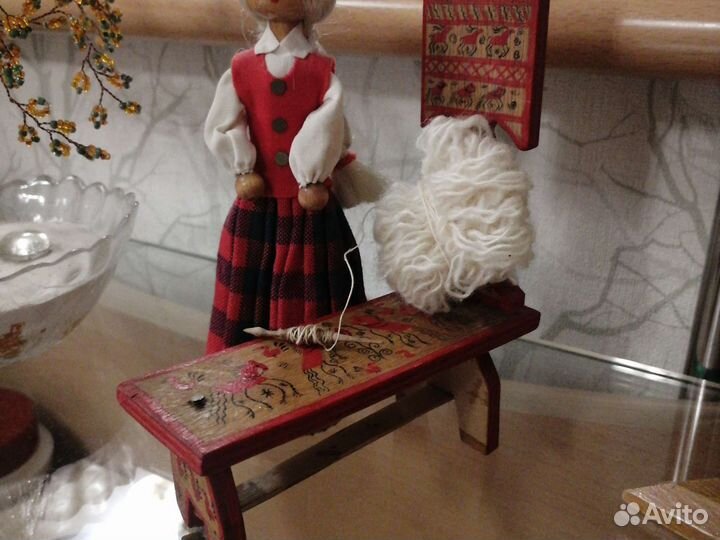 Куколка с веретеном прялкой