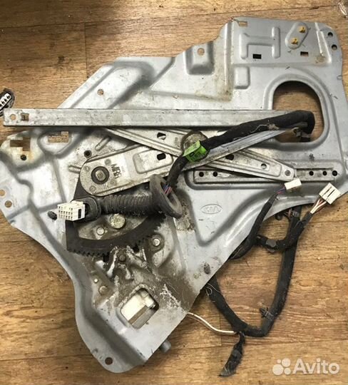 Стеклоподьемник задний правый