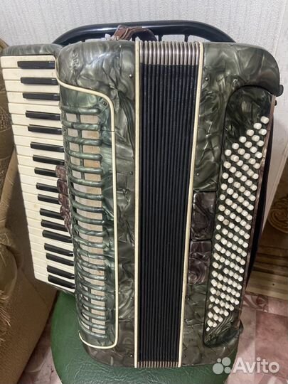 Аккордеон красный партизан
