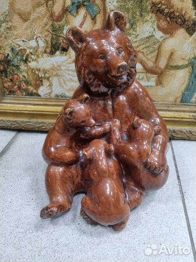 Статуэтка Медведица с медвежатами, керамика, Гжель