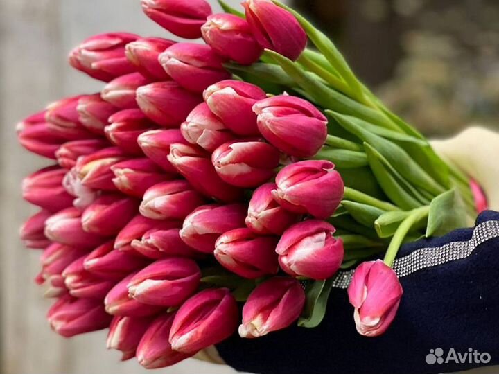 Букеты из цветов Розы Пионы Гипсофилы Тюльпаны