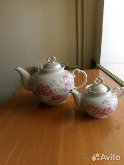 Набор из 2-ух фарфоровых чайников Сердечки бфз