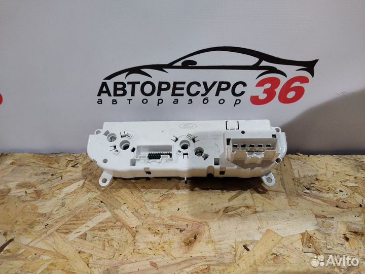 Блок управления кондиционером Форд Фокус 3