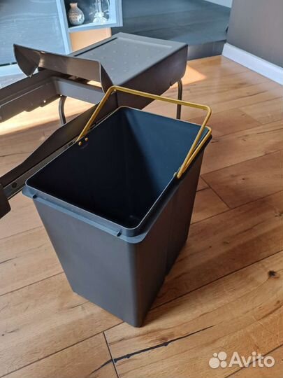 Выдвижное мусорное ведро