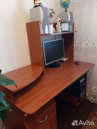 Компьютерный стол