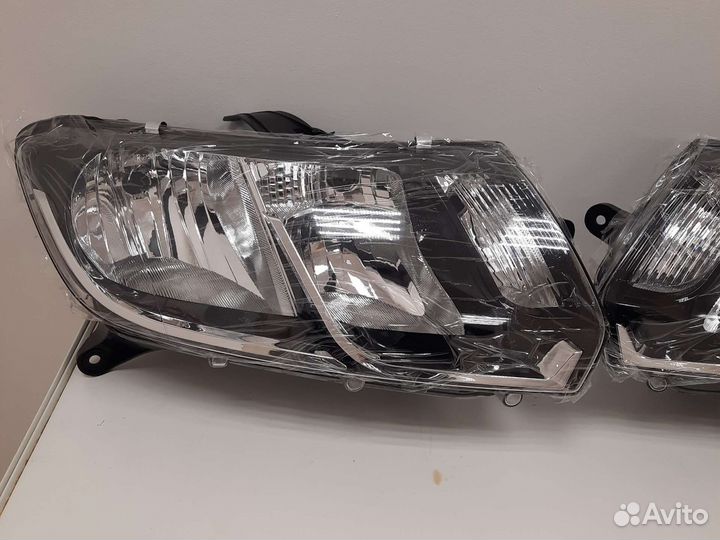 Правая фара Renault logan 14