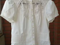 Блузка рубашка белая с кружевной вставкой спереди