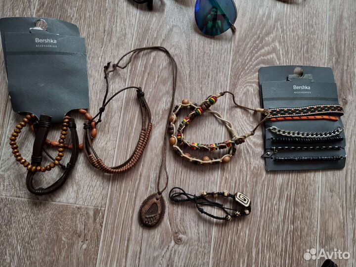 Очки, часы, браслеты Bershka