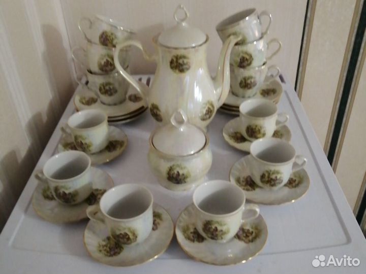 Шикарный чайно-кофейный фарфоровый сервиз. Югослав