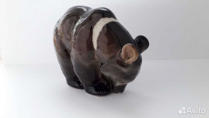 Фарфоровая статуэтка 