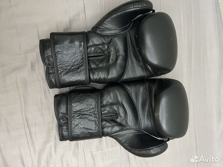 Перчатки боксерские Venum