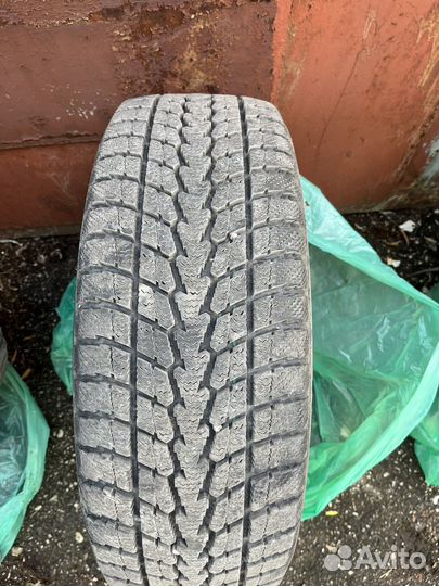 Toyo Winter Tranpath S1 215/60 R17