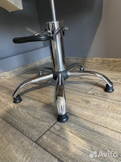 Парикмахерское кресло