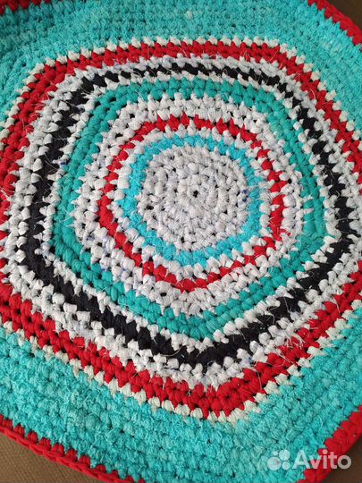 Коврик вязанный