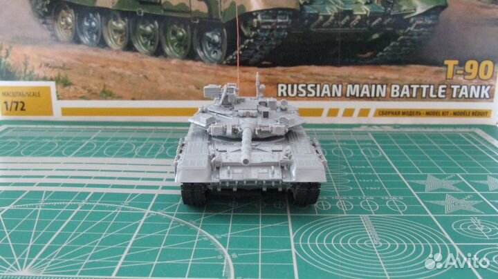 Сборная модель танка Т-90