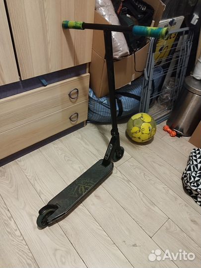 Трюковой самокат целиком