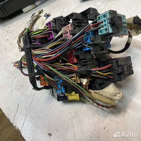 Кронштейн проводки Volkswagen Passat B5