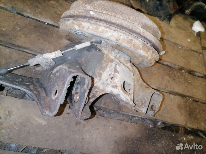 Кулак задний левый Ford Focus