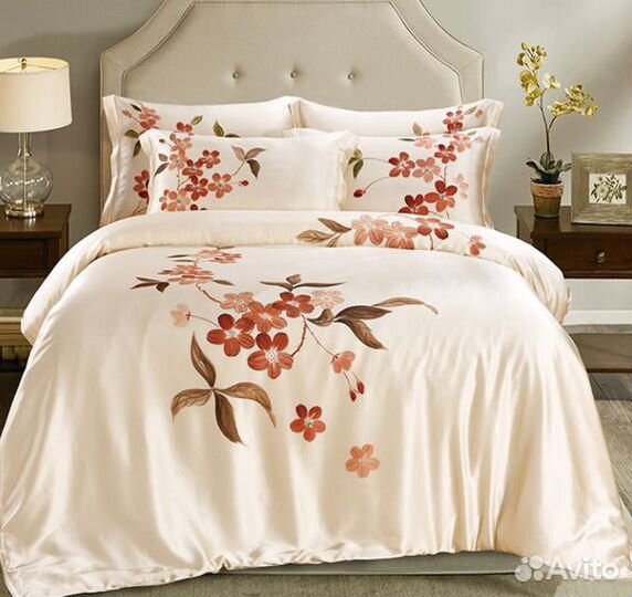 Комплект белья из шёлка, рисунок ручной работы