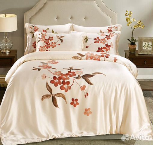 Комплект белья из шёлка, рисунок ручной работы